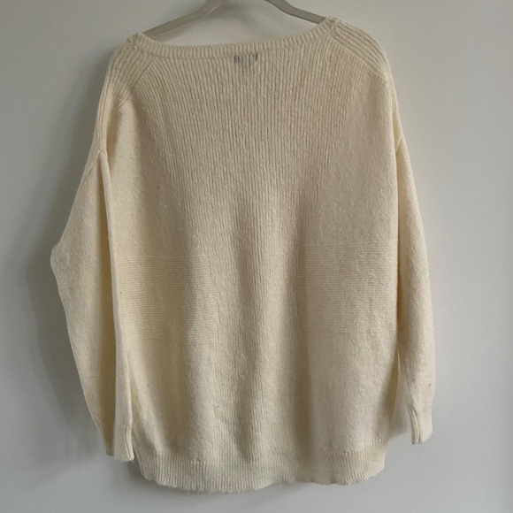 Spendid Sweater - Picture 2 of 3